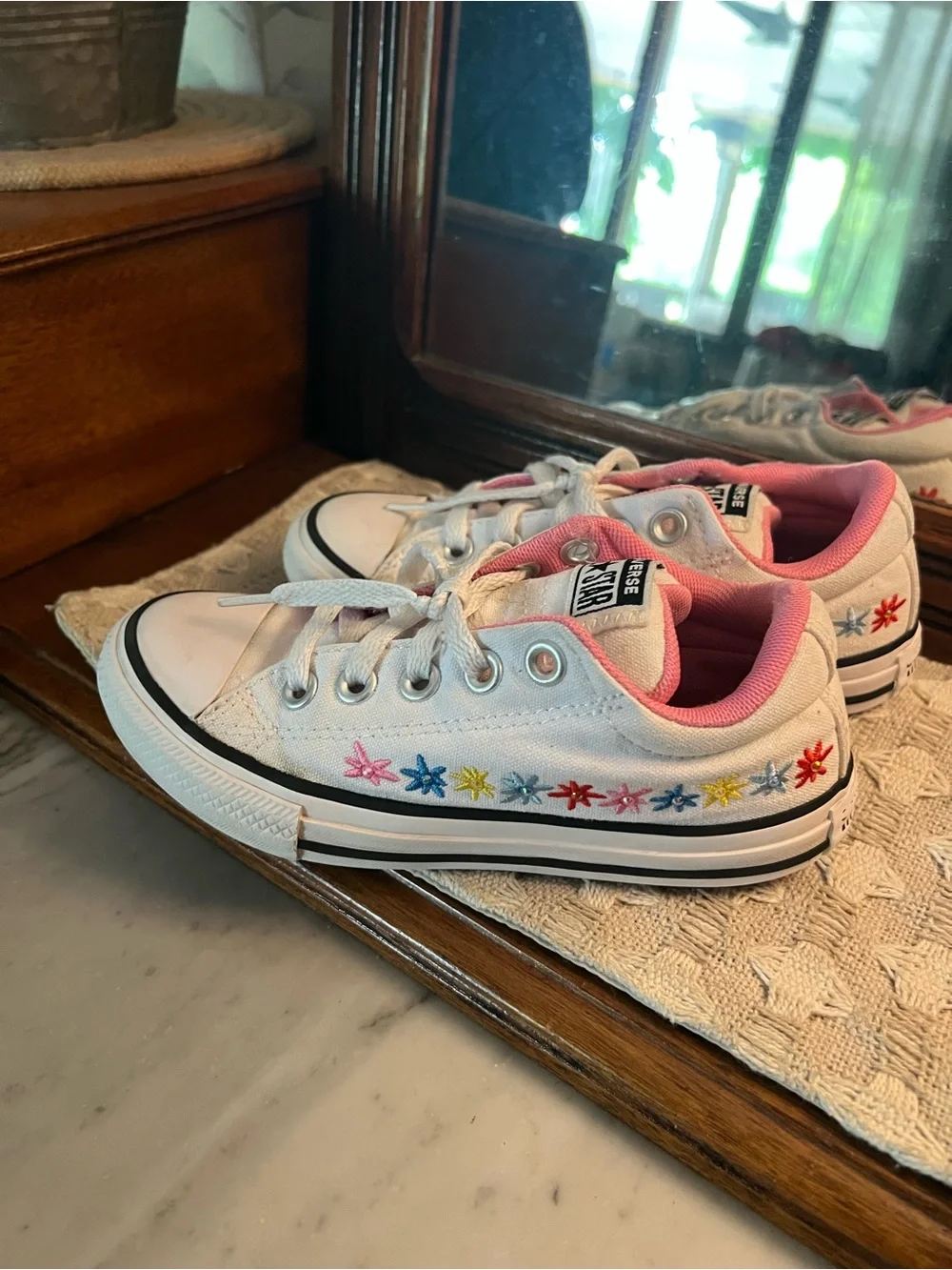CONVERSE Classic All Star Low Top Embroidered Floral Sneakers White Pink Girl 13